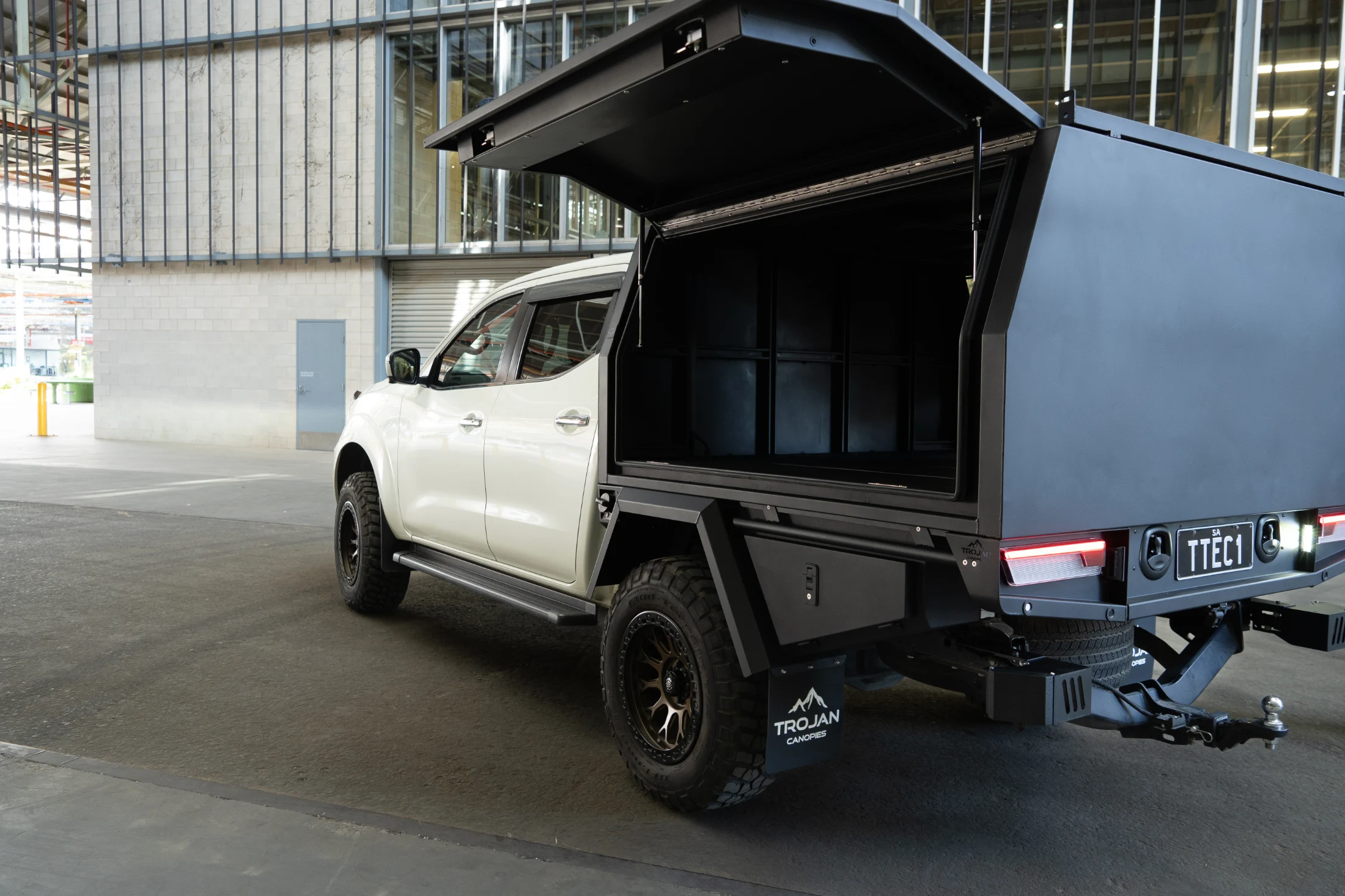 Nissan Navara Passenger Side Service Body