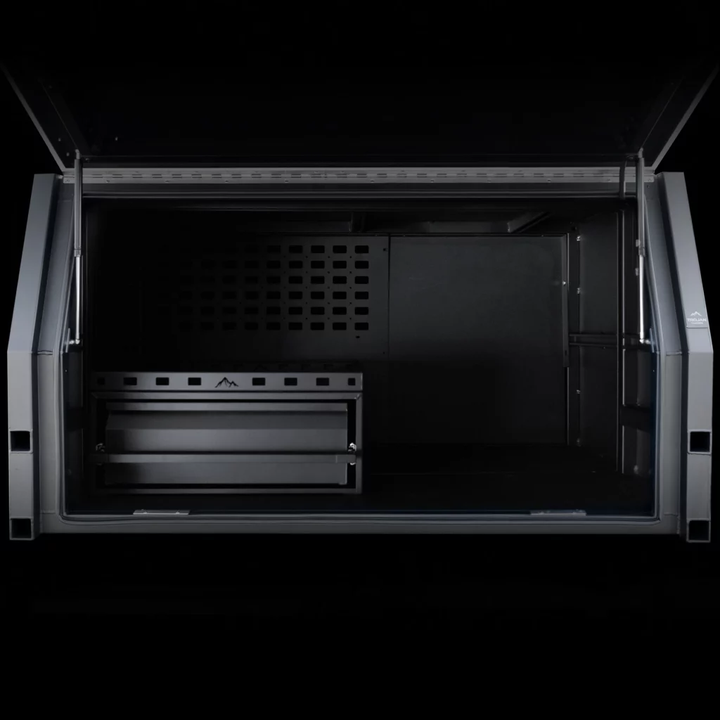 1600mm alloy canopy with single driver’s side drawer for simple and accessible 4WD storage
