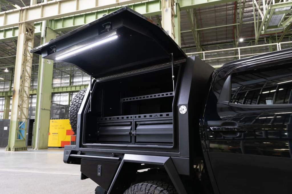 Side by side drawers on 1400mm alloy chassis mount canopy