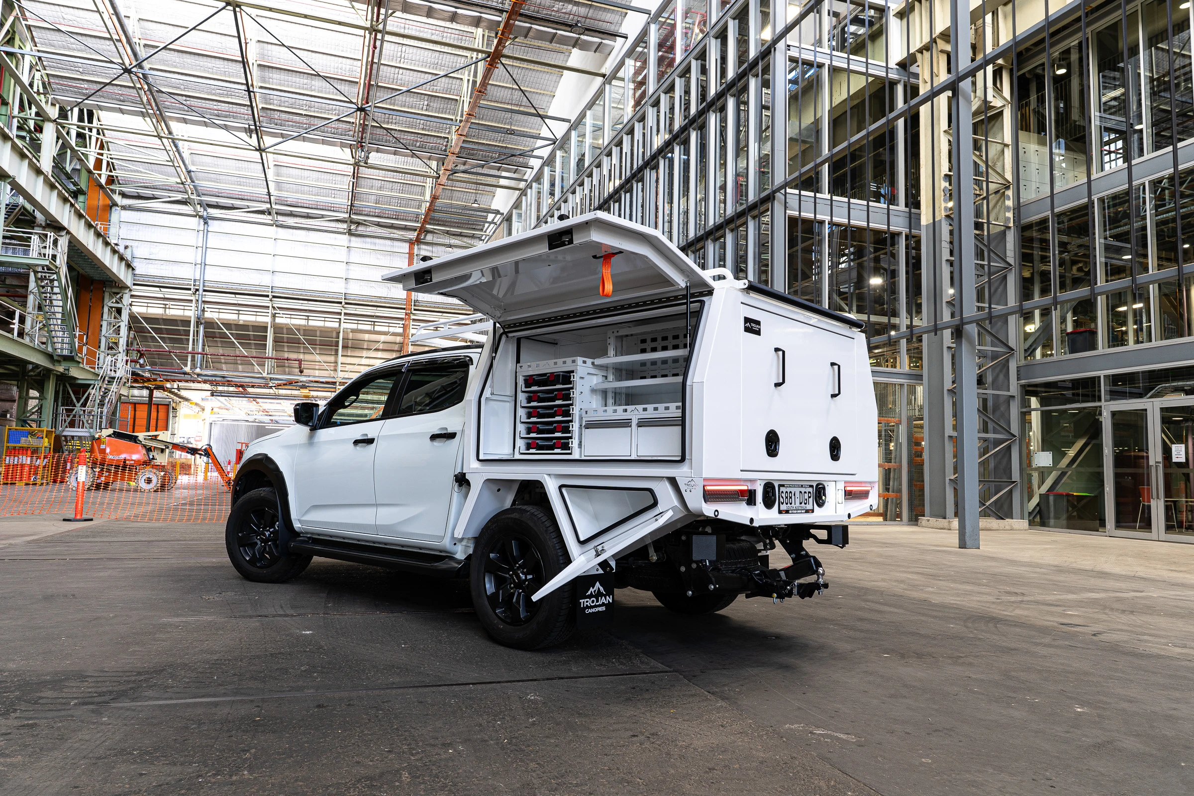 Chassis Mount Canopy Trade Body Passenger Side Rear Door Closed