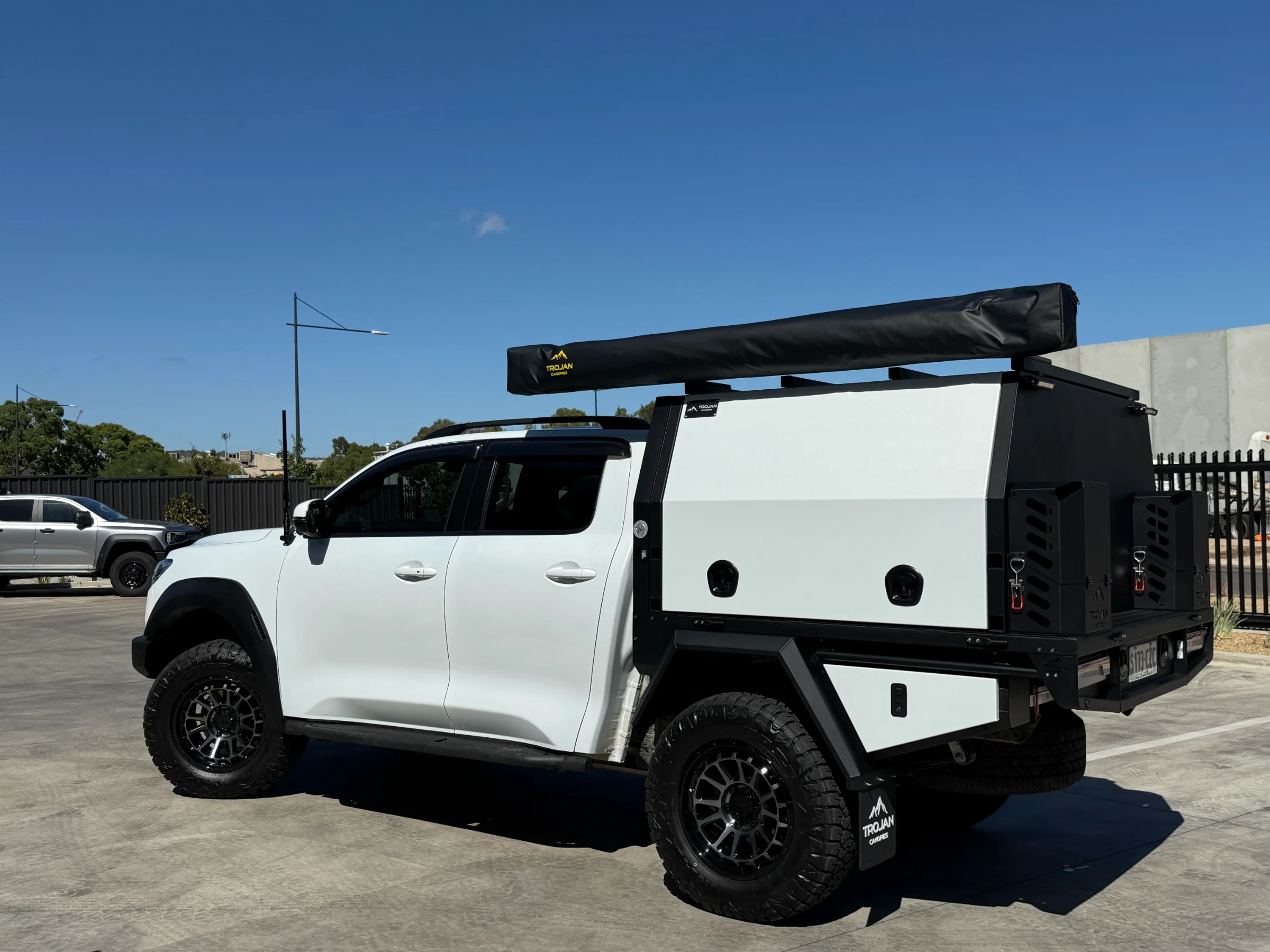 GWM Cannon with Trojan Tray and Canopy - Awning