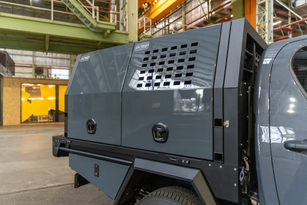 Toyota Hilux N90 dog box canopy driver side